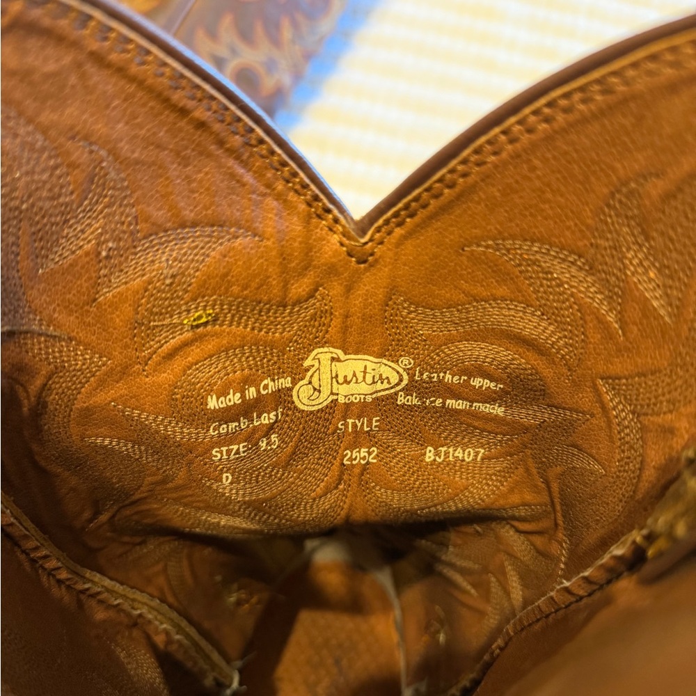 Justin Boots Brown and Black Leather Soles - Picture 3 of 8